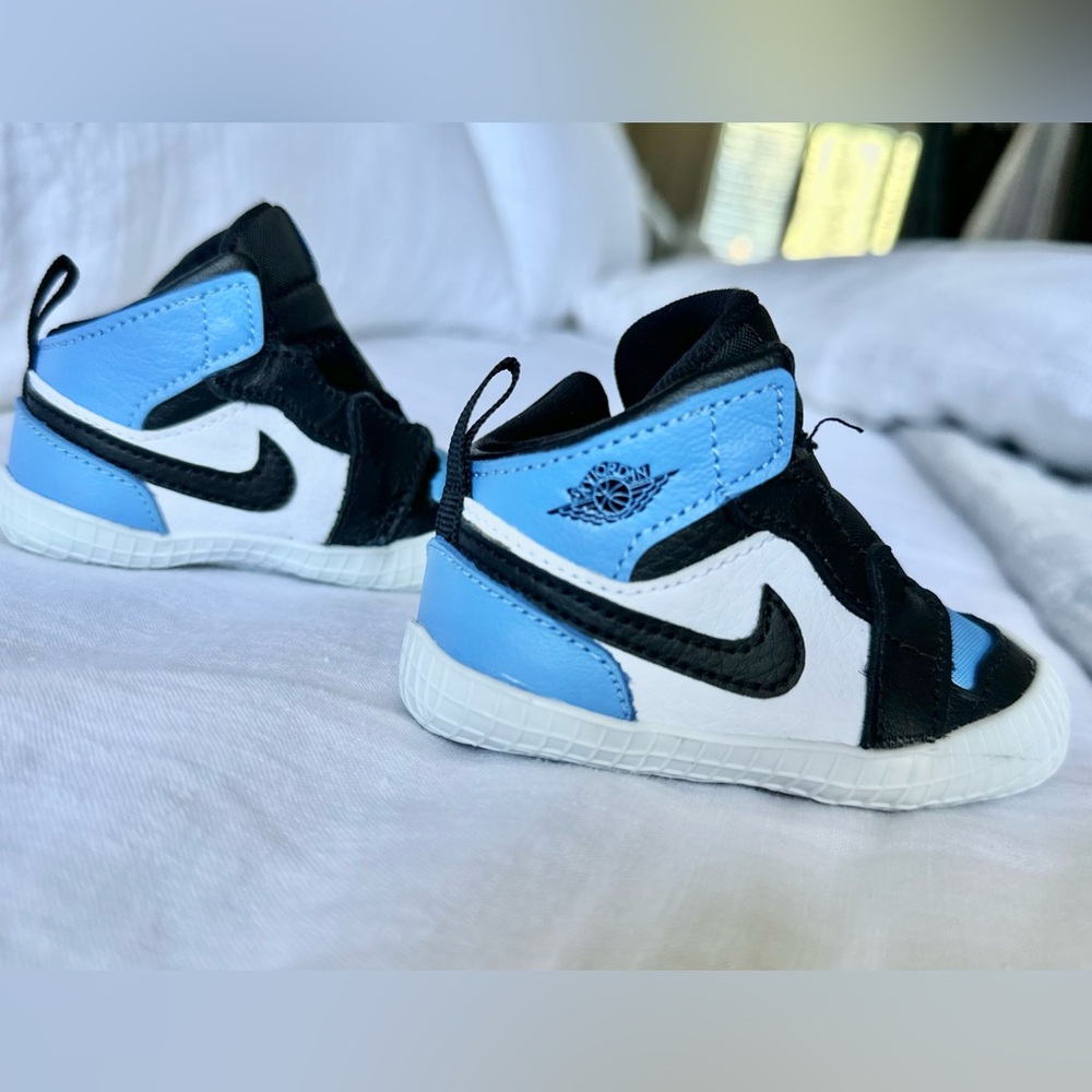 Nike Kids Black and Light Blue Sneakers